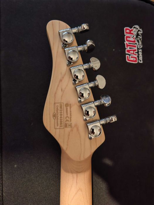 Schecter PT Fastback gold top