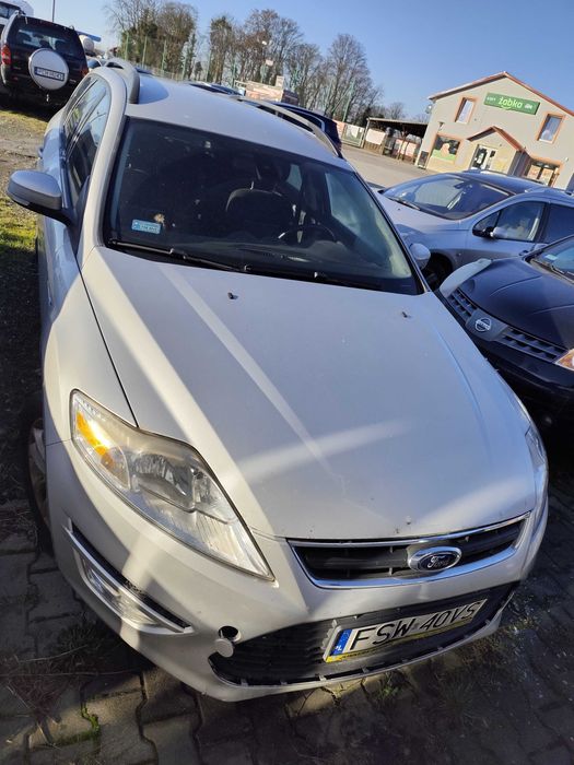 Ford Mondeo 2010 r. uszkodzony