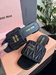Жіночі шльопанці miu miu