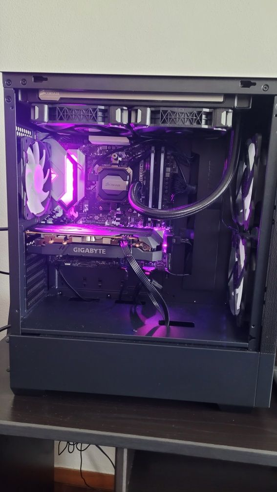 PC gaming  (Ryzen 3800x 16GB 5500XT)