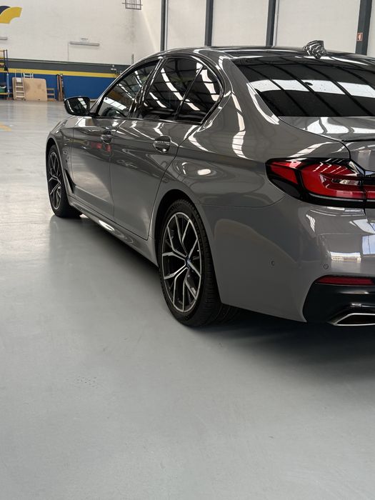 BMW 530e Pack M como novo