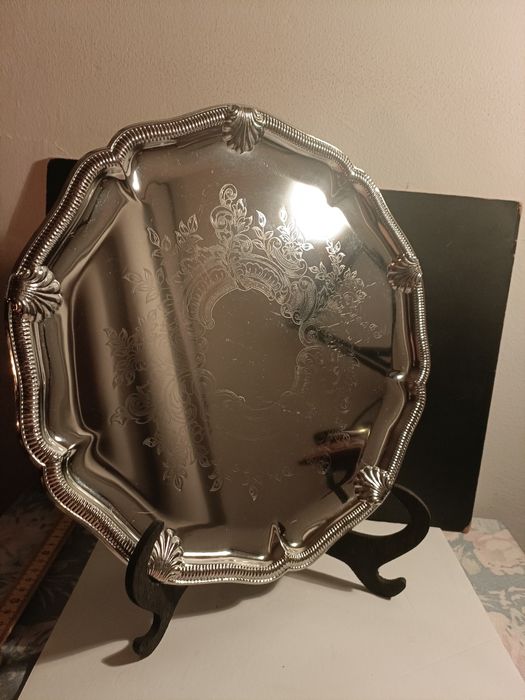 Bandeja prateada decorativa