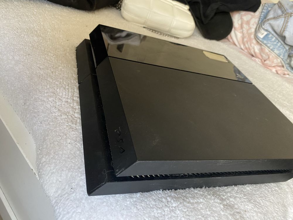 Playstation 4 preta em bom estado