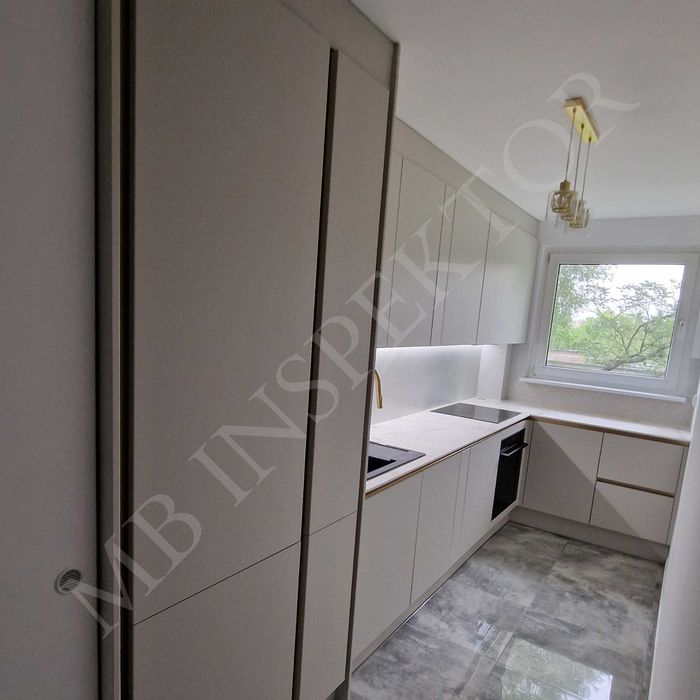 Szafy i garderoby na wymiar – elegancja, LED i montaż