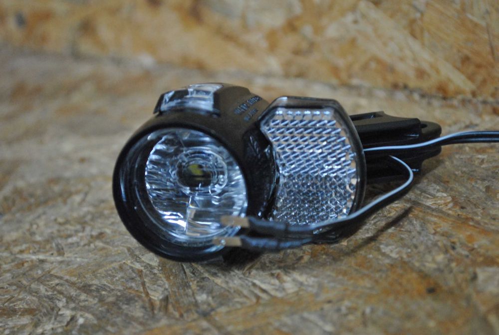 Lampa Rowerowa AXA BLUELINE 30 STEADY AUTO Czujnik Zmierzchu