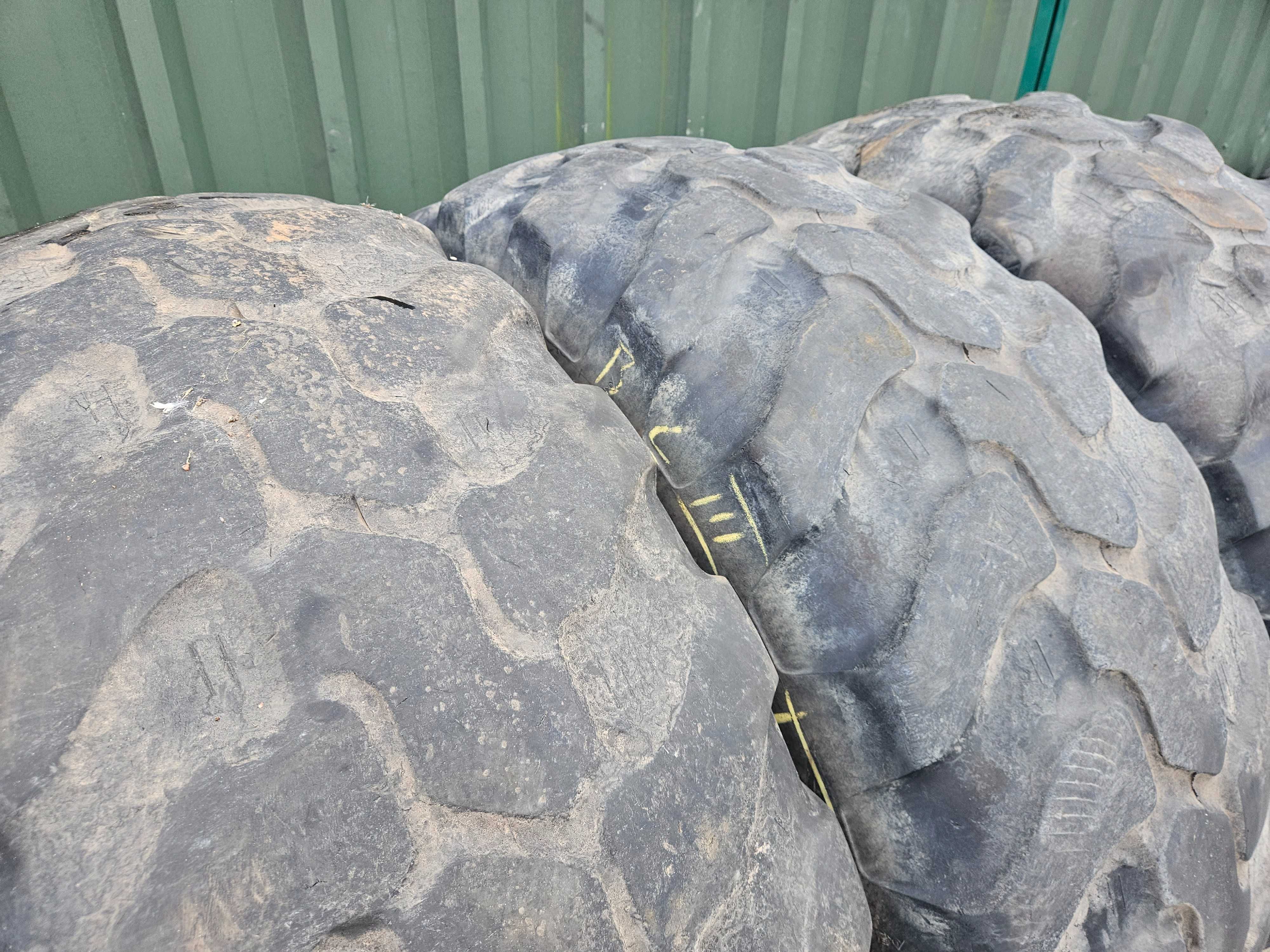 Opona Opony Dunlop 455/70 - R 24 MPT 455/70r24 SP T9 Komplet