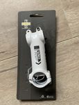 Mostek rowerowy UNO advanced project biały 31.8 90mm MTB