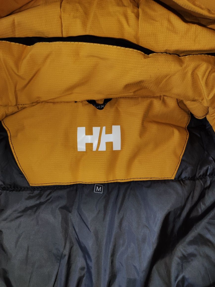 Продам зимнюю куртку Helly Hansen