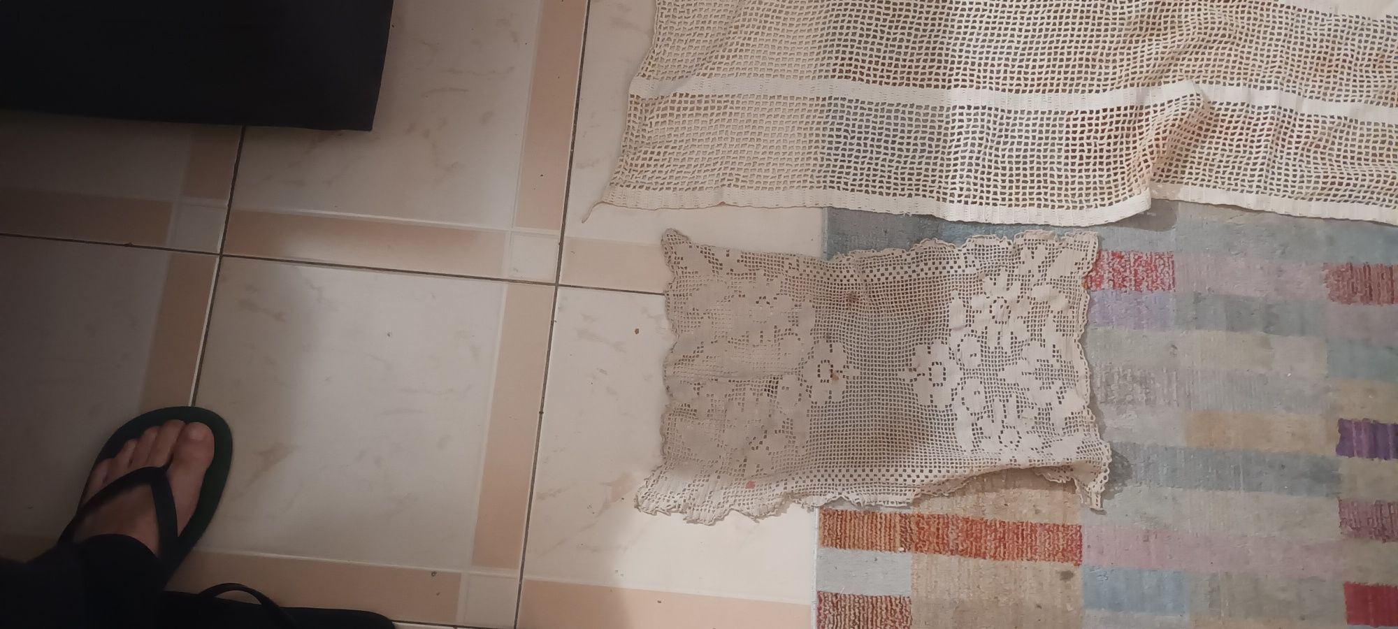 Cortinas e toalhas rendadas vintage
