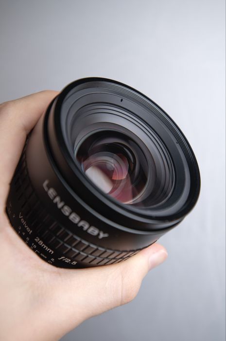 Lensbaby Velvet 28mm f/2.5 для Canon RF