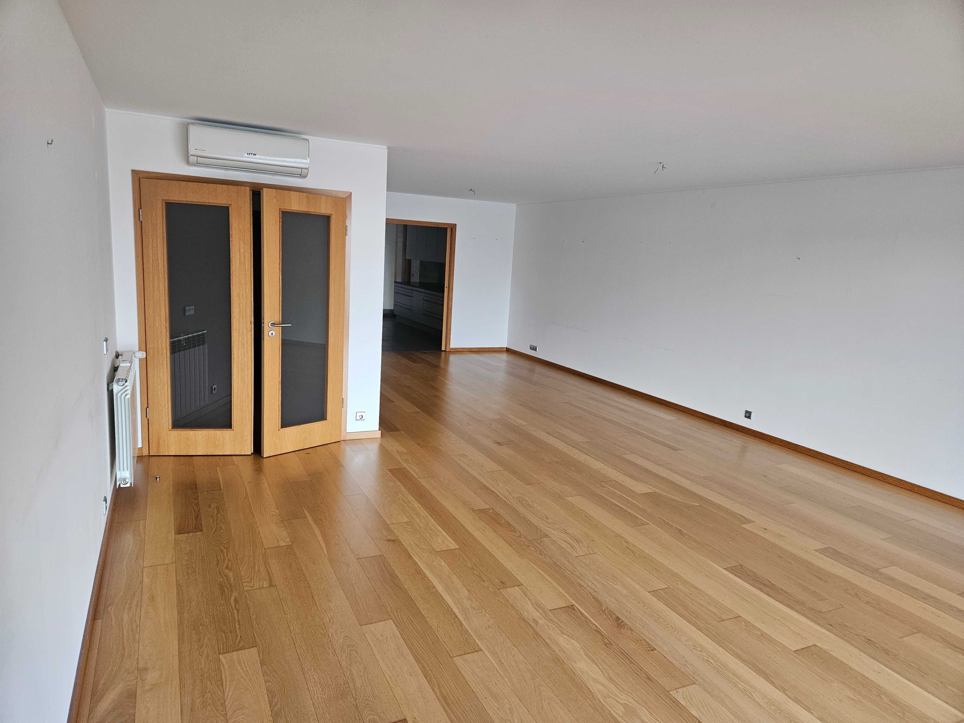 Apartamento T3 Semi Novo na Solum