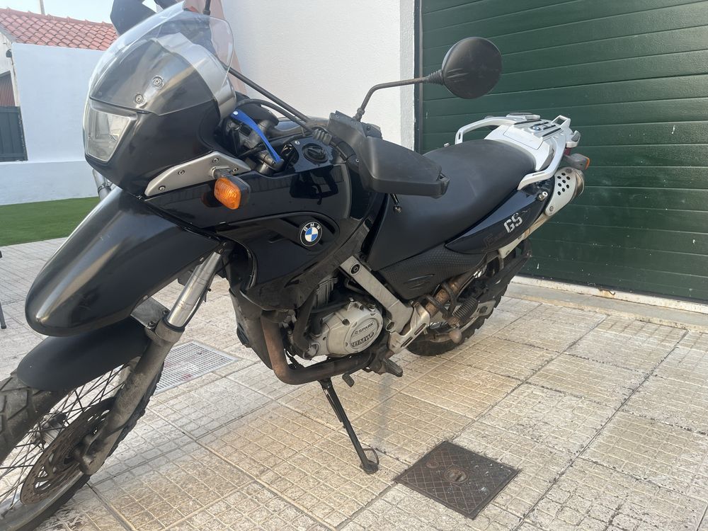BMW F650GS de 2006 com avaria