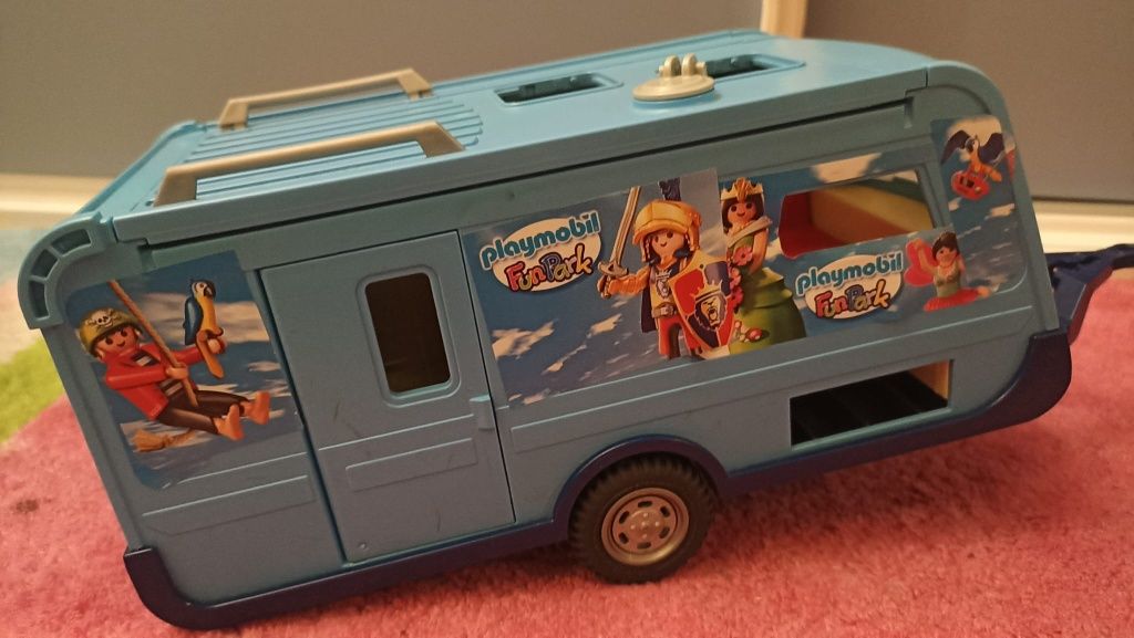 Playmobil Family Fun 9502 Kamper pickup z przyczepą kempingową auto