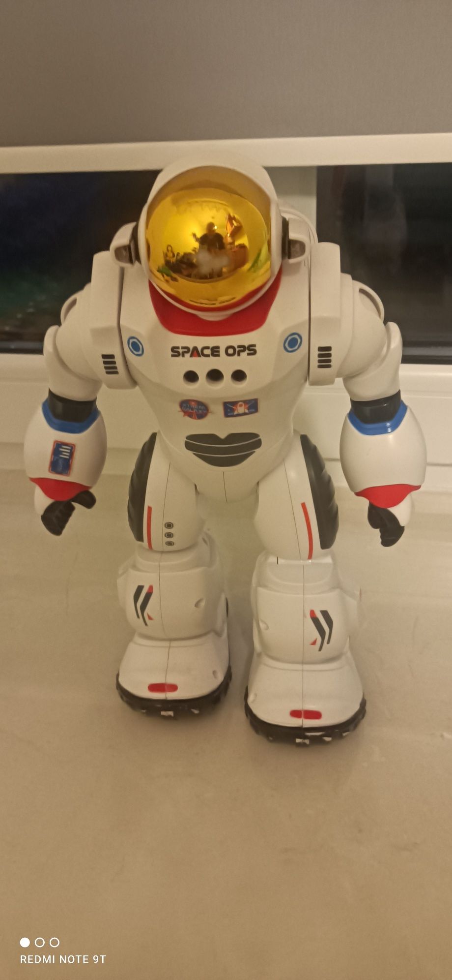 Robot Charlie Astronauta
