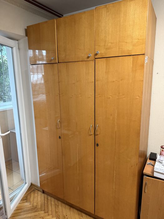 Продається шафа для одягу