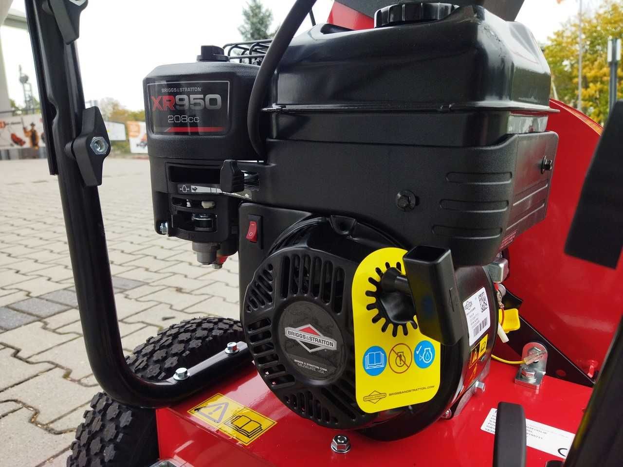 Odkurzacz spalinowy z napędem do Liści Filcu Żołędzi BENASSI AF200SL