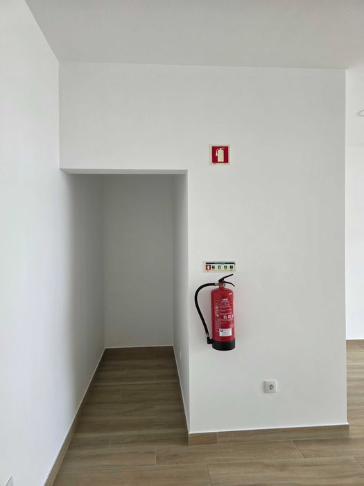 Arrenda-se espaço comercial/ escritórios - Barreiro