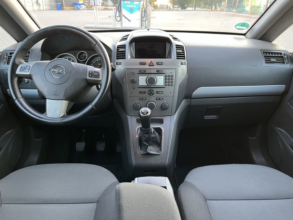 Продам нефарбоний Opel Zafira 2006 1.8