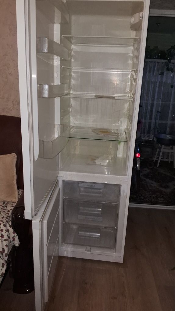 Продам холодильник