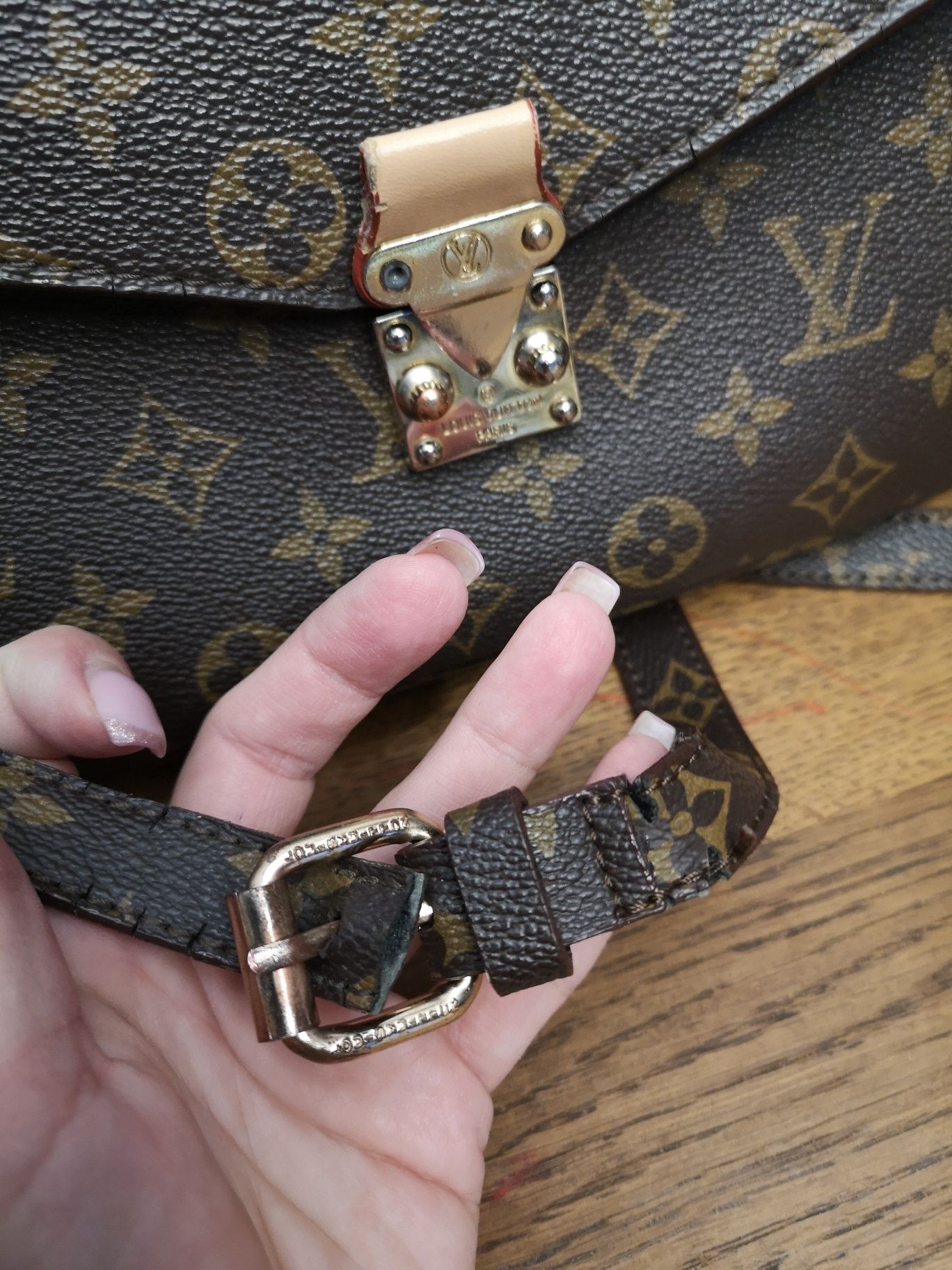 Torebka Louis Vuitton skóra skórzana monogram pochette metis