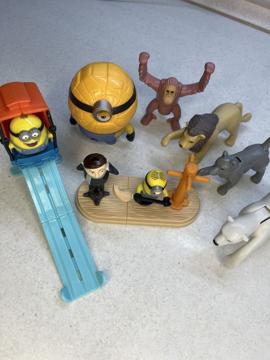 Фігурки Макдональдс Mcdonald’s Посіпаки Миньоны Динозаври Тварини