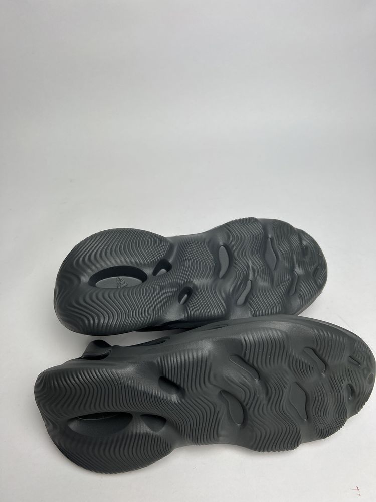 Adidas Yeezy Foam RNR Carbon