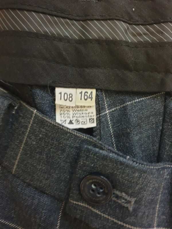 Szary garnitur w kratę plus size