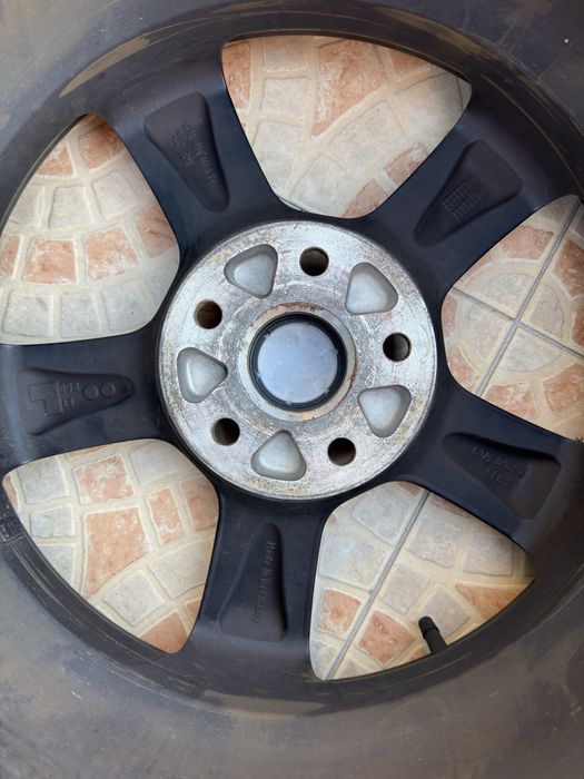 Vendo pneus com jantes 205/55R16 Continental como novos