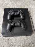 Konsola PlayStation 4  1Tb + dwa pady