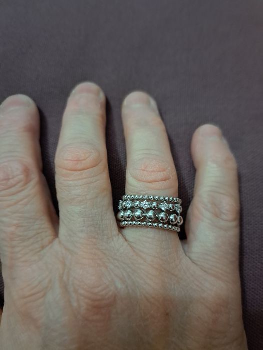 Anel em prata com zirconias