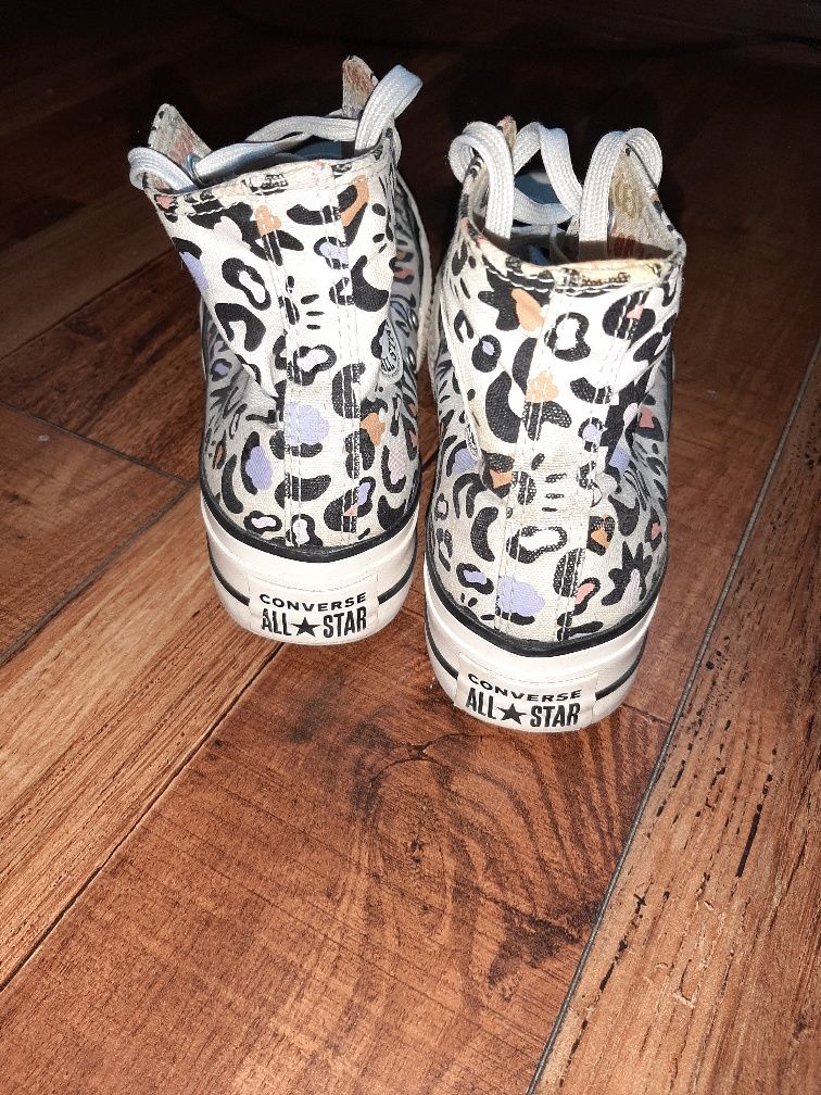 Высокие кеды на платформе Converse