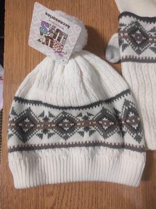 Zestaw zimowy szalik czapka i rękawiczki firmy Muks Luks