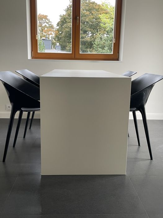 Nowoczesny stół z płyty lakierowanej (Łód)ź