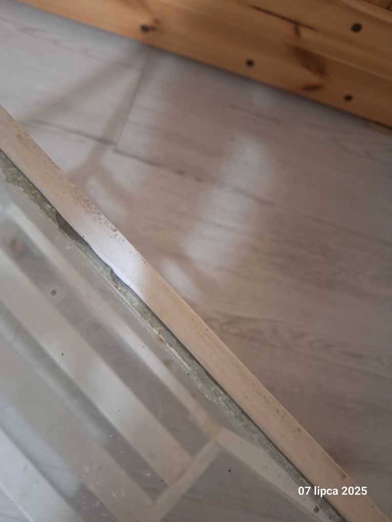Stolik stoliczek kwietnik na balkon taras biały szklany