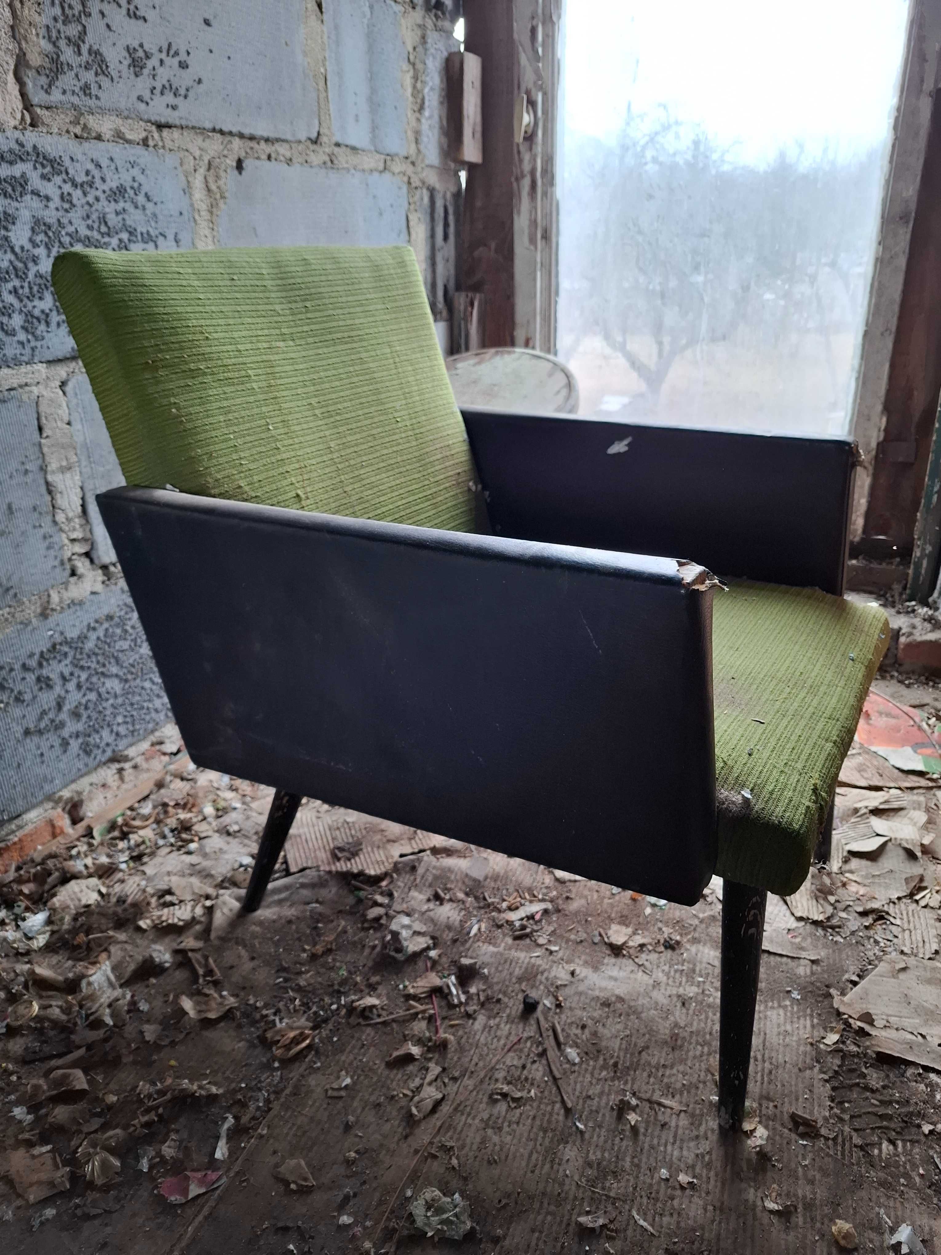 klasyczne fotele klubowe z PRLu