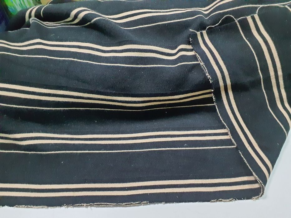 Dzianina grubsza w pasy szer.125 cm.Promocja