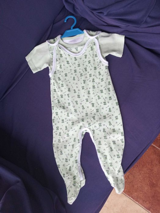 26) Komplet body i śpiochy jak nowe 74