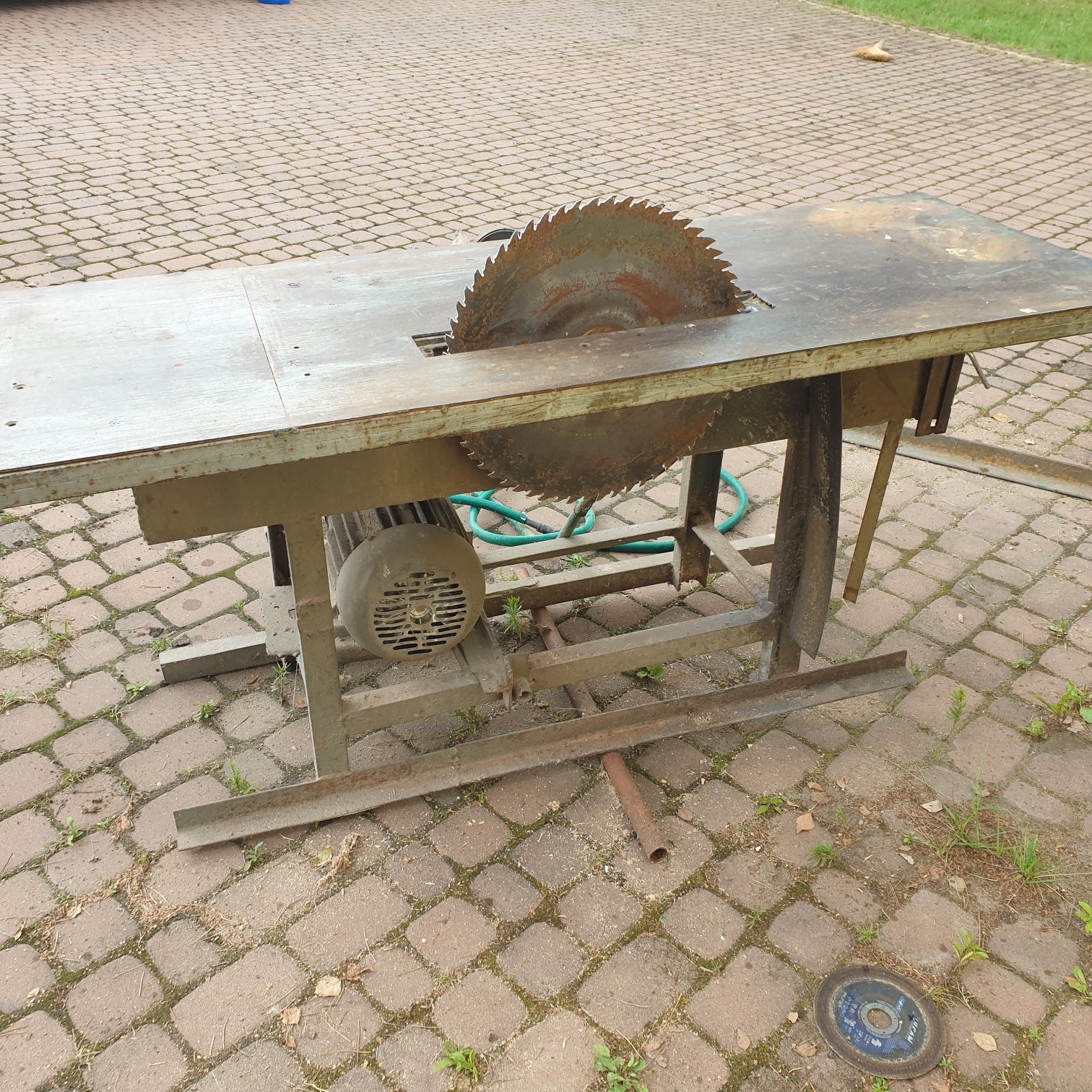 Piła do cięcia drewna i metalu