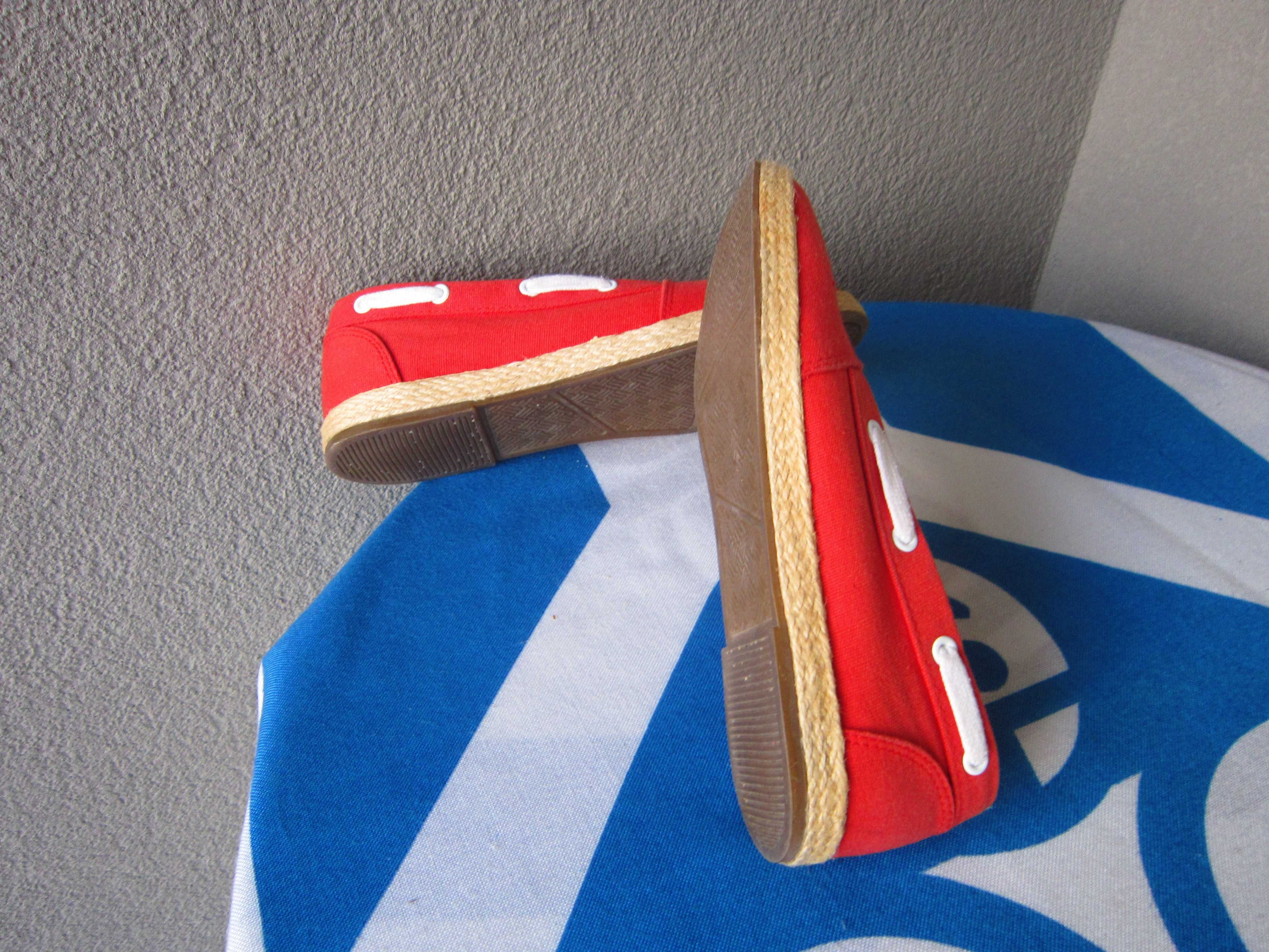 Espadryle czerwone