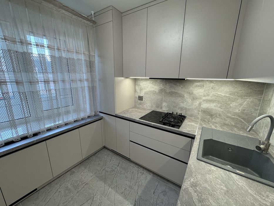 Продаж двокімнатної квартири на Соборній з новим ремонтом