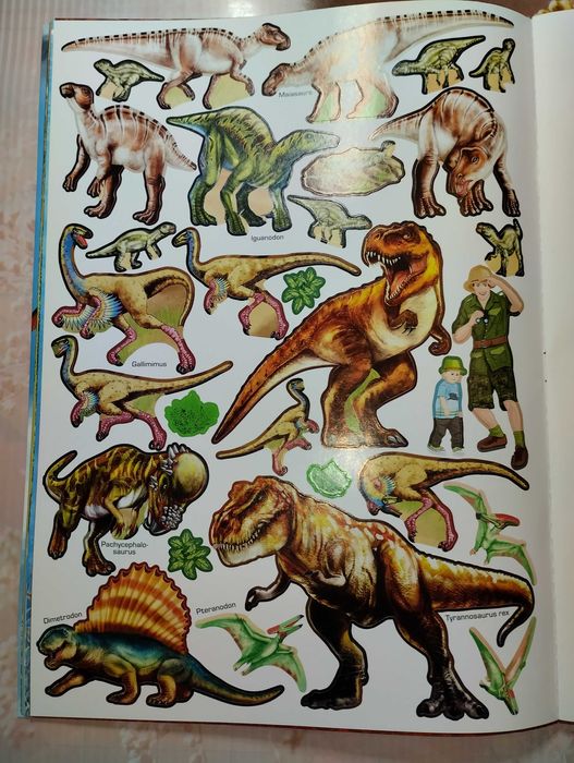 Комплект енциклопедій про динозаврів з наклейками