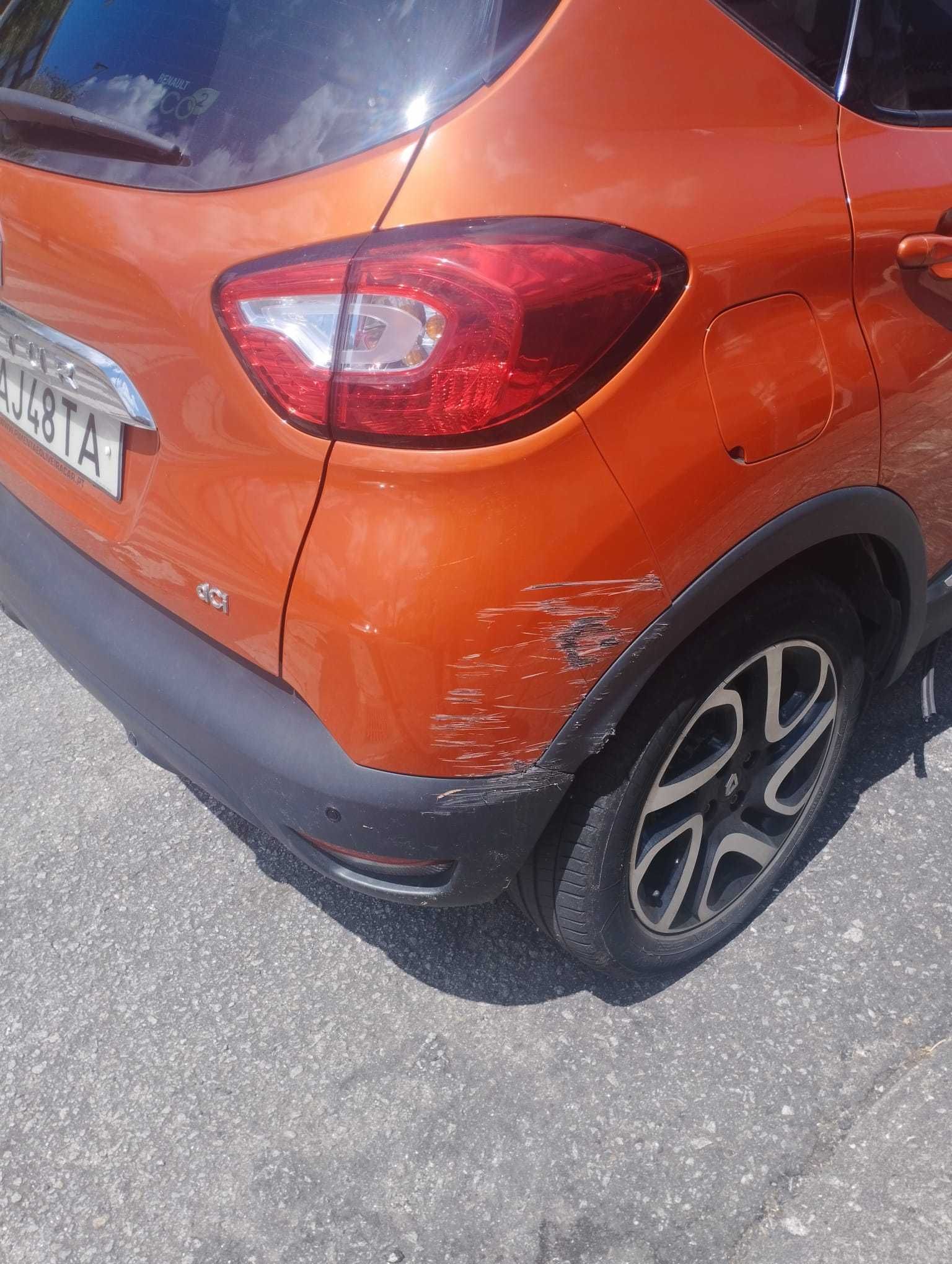 Renault Captur 2016, Cor Laranja, Estado: Muito Bom /Alguns arranhões