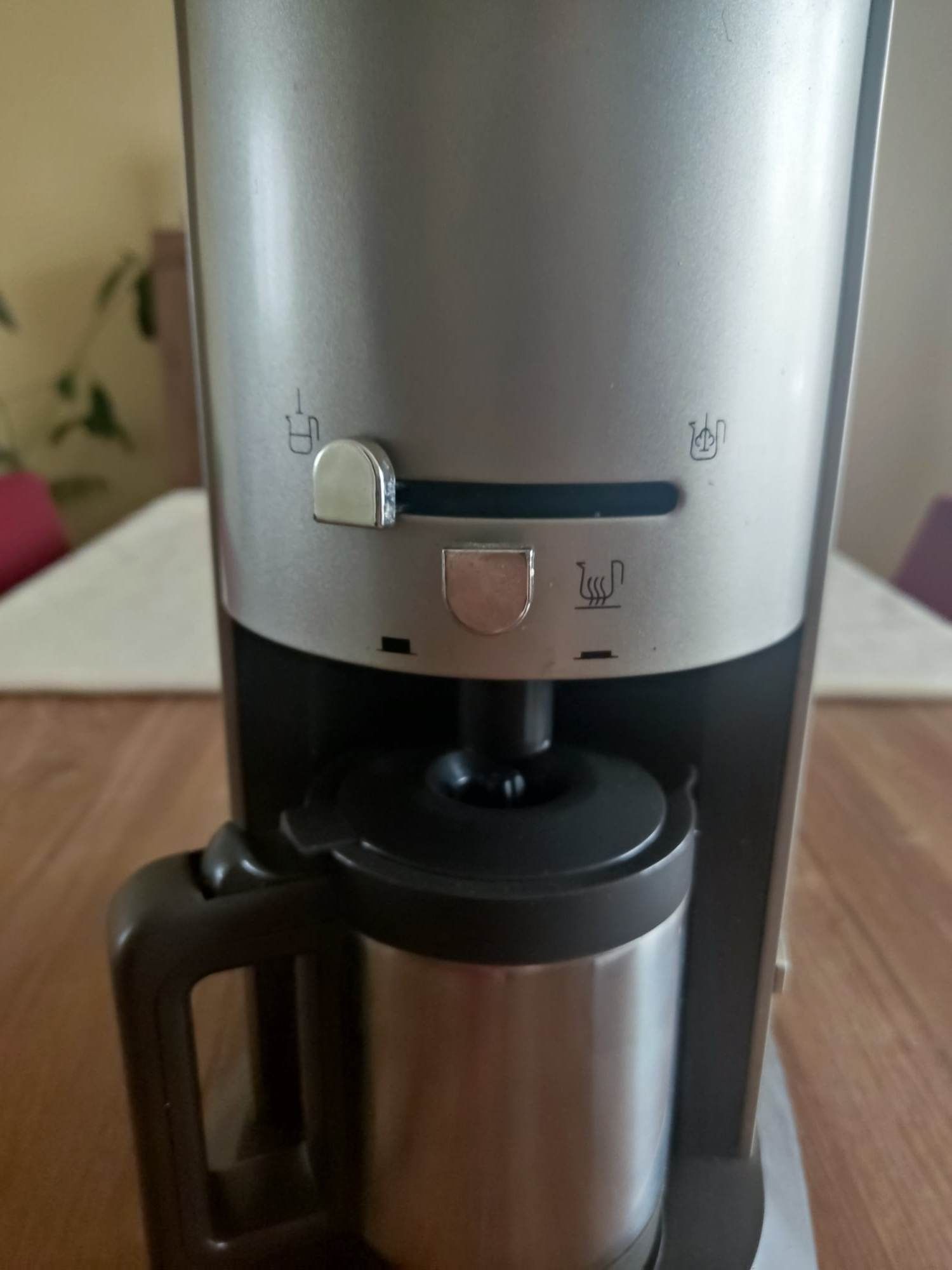 Morphy Richards Ekspres przelewowy ze spieniaczem mleka