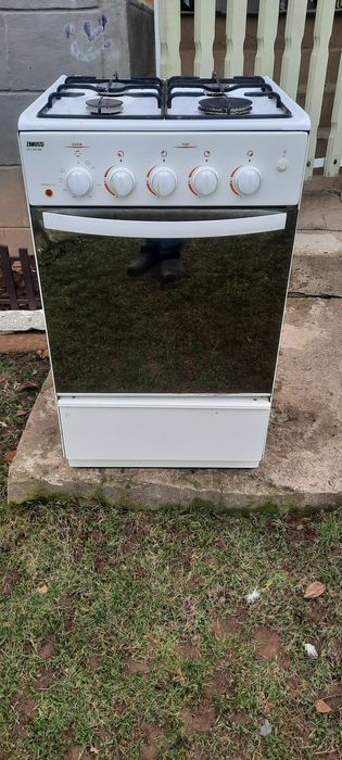 Продам плиту Zanussi