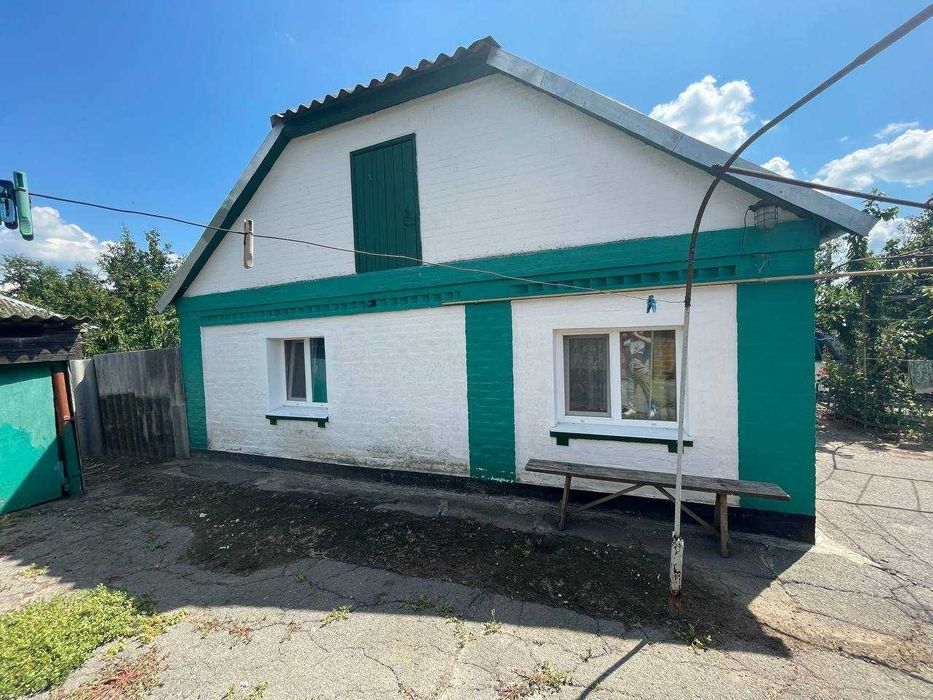 В продажу гарний будинок на околиці міста за доступну ціну