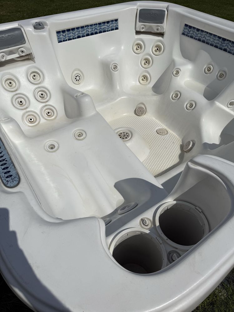 Jacuzzi Dimenaion one Saps Chairman Ultralife