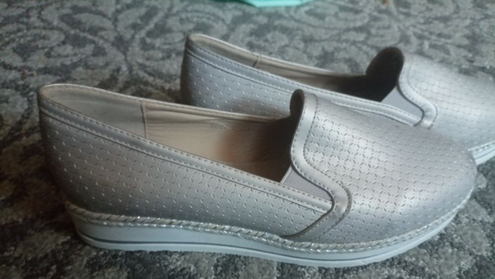 Buty siwe 41 niska koturna