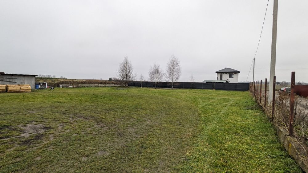 Земельна ділянка с. Липини 10 соток, промислова зона.