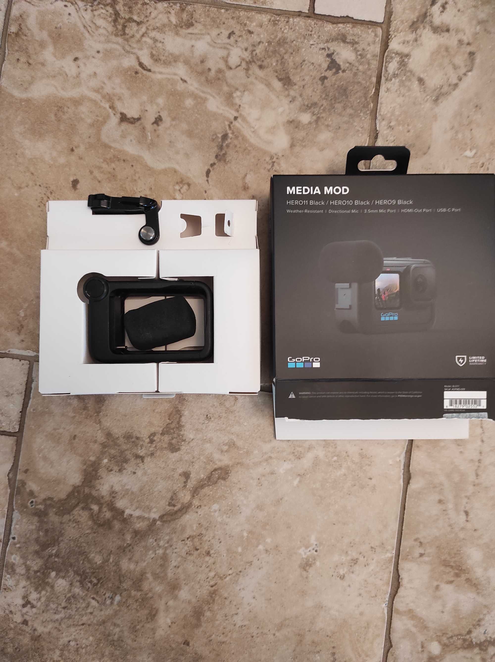 GoPro 11 z 2023 roku z akcesoriami