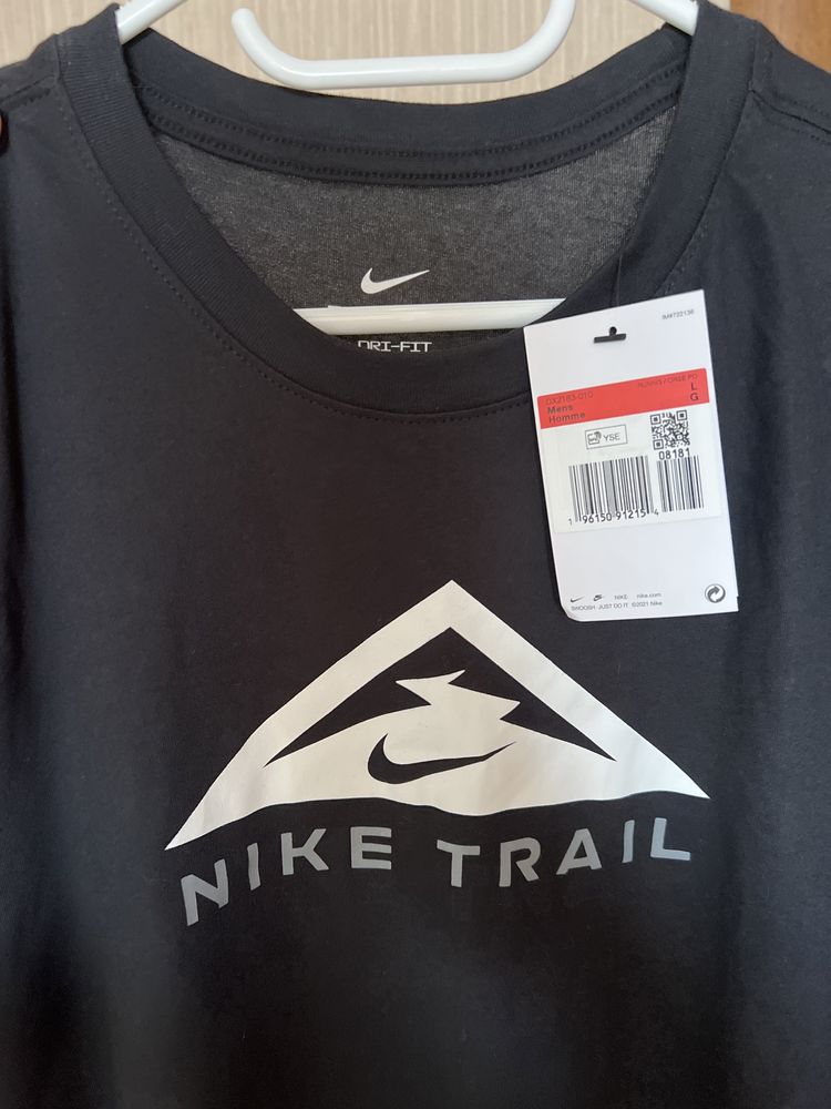 Чоловіча футболка Nike Trail DX2183-010